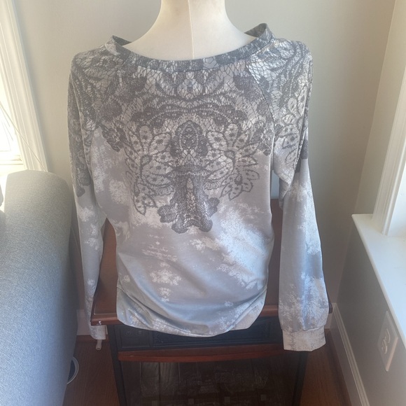 Como Vintage gray & white long sleeve printed faux lace top size XL NWT - Picture 9 of 10
